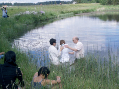 Baptême en plein air chez les mennonites suisses, Eglise du Sonnenberg Crédit photo 